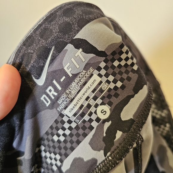 Nike Dri-Fit grey black patterned cropped tights leggings S US - Picture 4 of 7